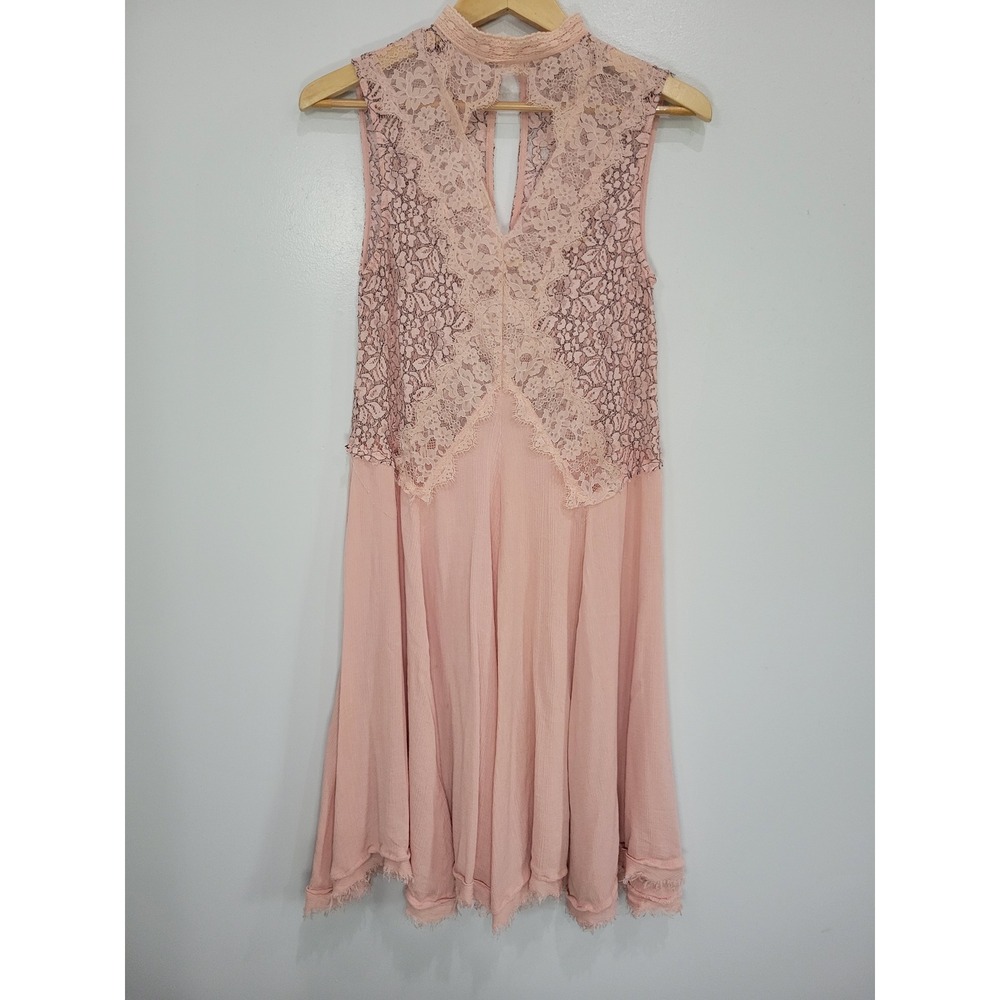 En Creme Blush Pink Lace Keyhole Mock Neck Boho Mini Dress Small ED14262WFL